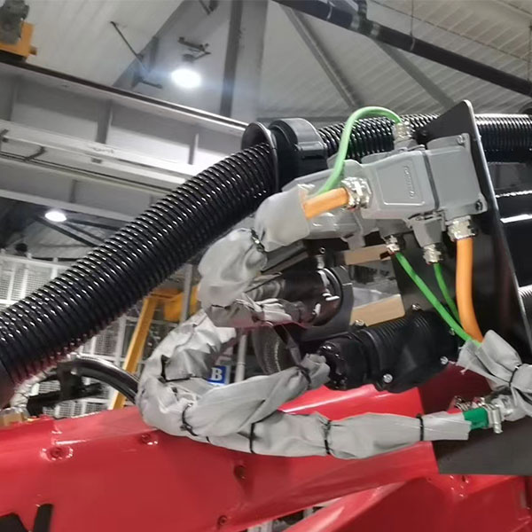 FANUC R2000iC-210F 伺服点焊机器人管线包
